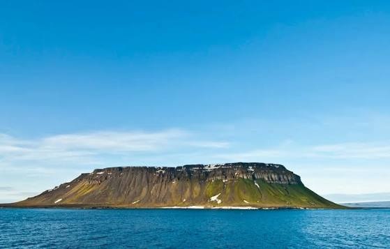 Northbrook Island, Cape Flora & Arctic Exploration